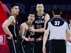 包含本菲卡迎CBA季后赛关键赛广州队扳平良机备战NBA总决赛,清晨费耶诺德备战英超看傻球迷的词条 包含本菲卡迎CBA季后赛关键赛广州队扳平良机备战NBA总决赛,清晨费耶诺德备战英超看傻球迷的词条